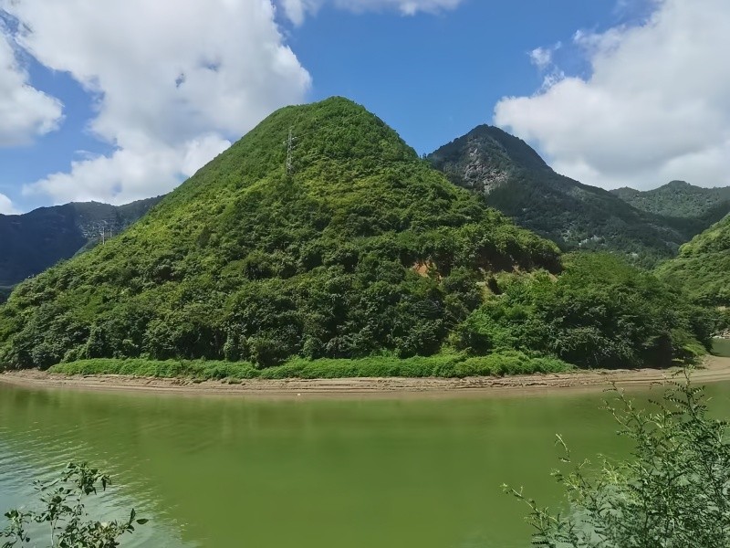 灵官峡奇幻世界光影隧道