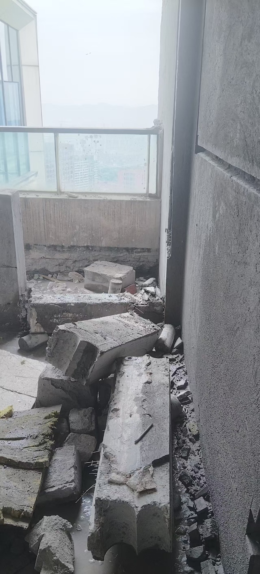 地面钻孔作业实景图