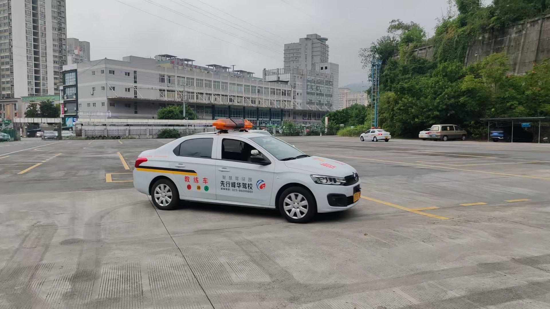 驾校现代化训练场景