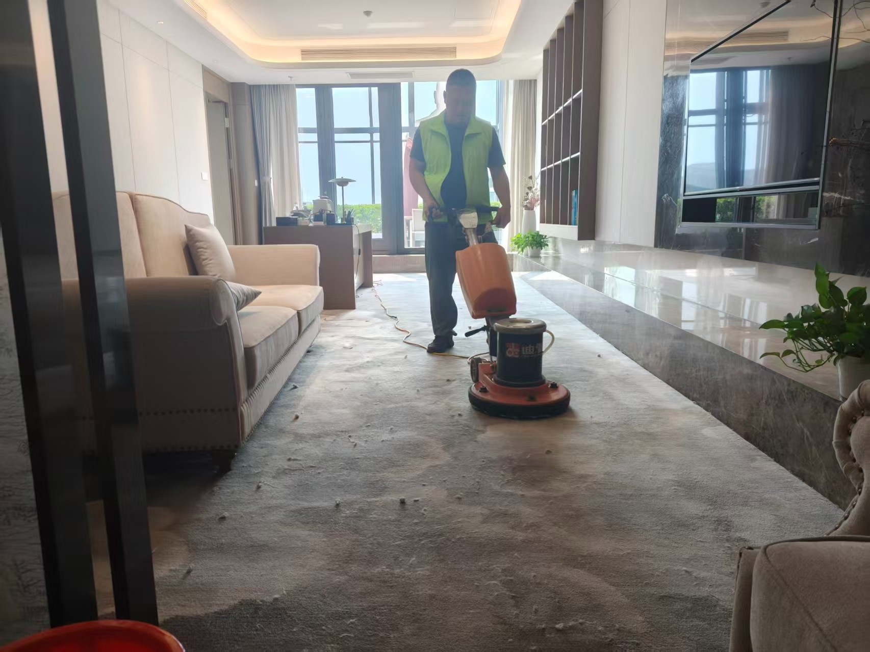 完工后光泽度与防滑系数复测