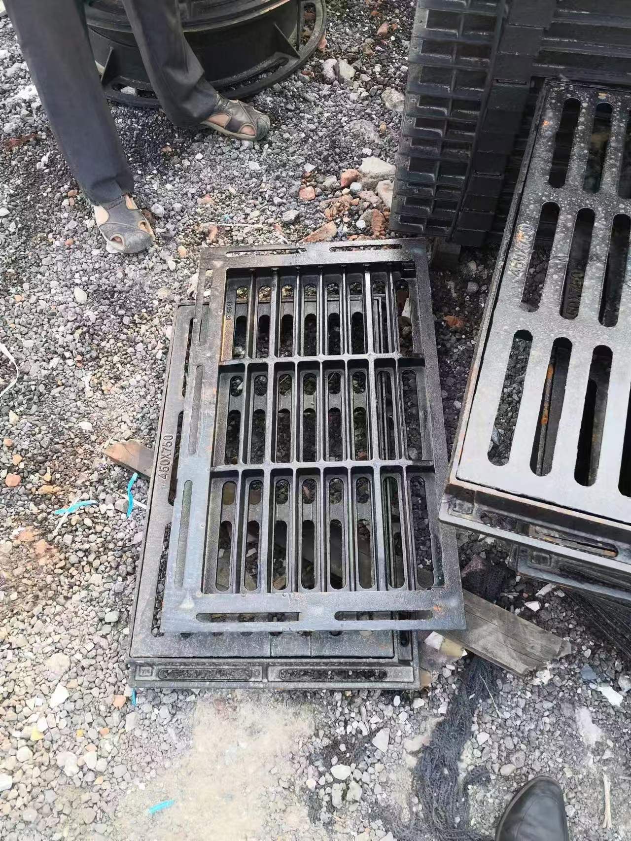 重型井盖生产线实拍