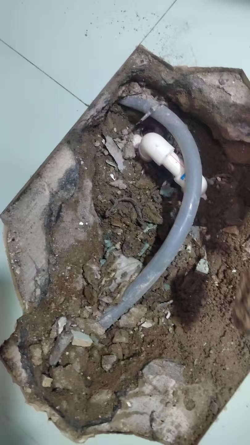 漏水检测与维修现场示意