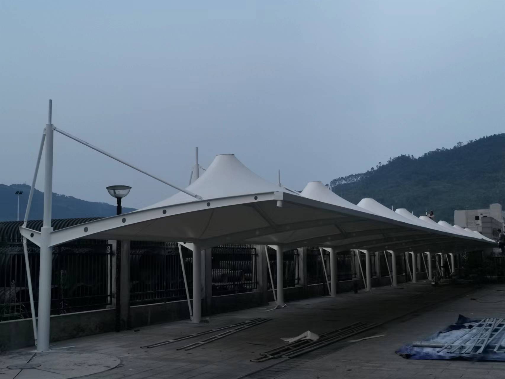 篮球场遮雨设施实景展示