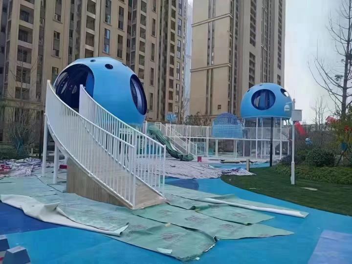 游乐设施实景图