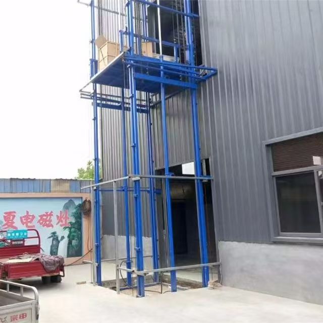 货梯设备实景图