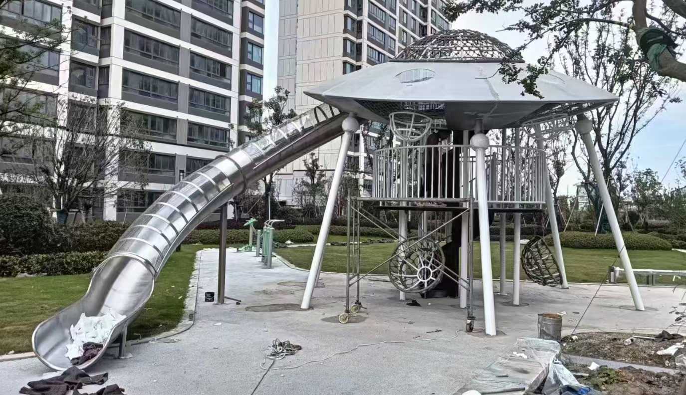 户外游乐设备制造实景