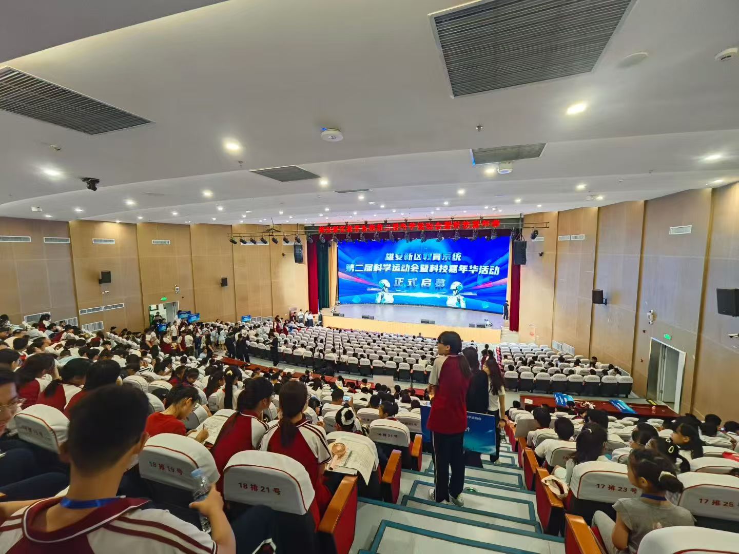 北京隆至和科技有限公司专业舞台视听设备搭建现场