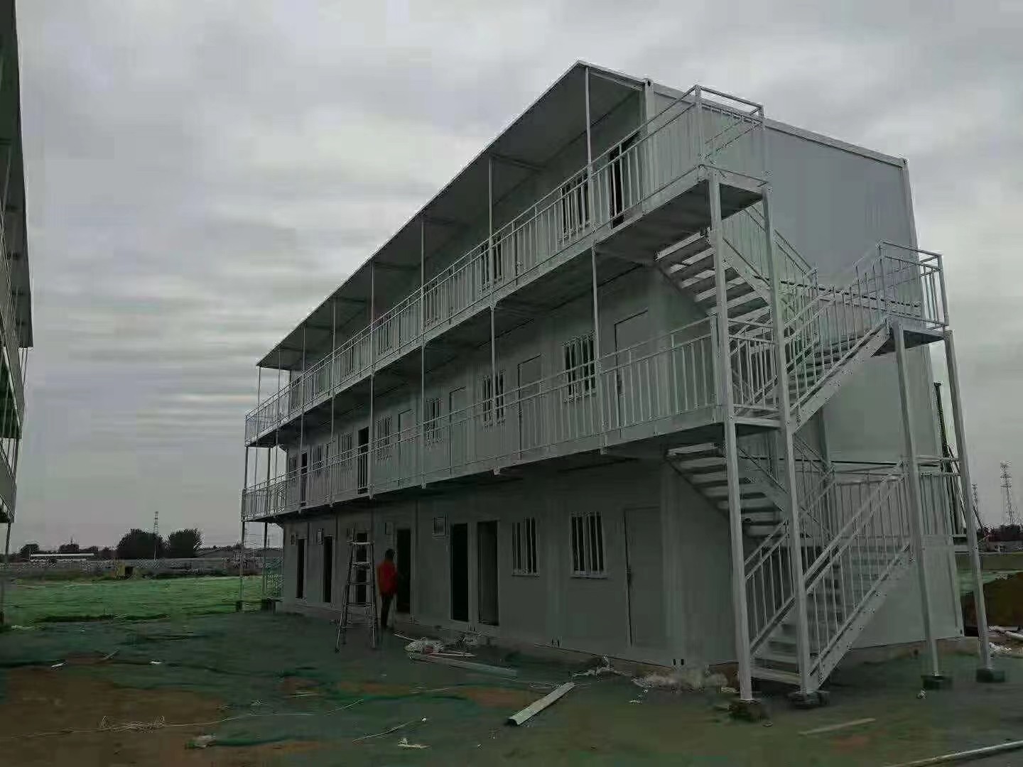 彩钢箱房生产与装配实景图
